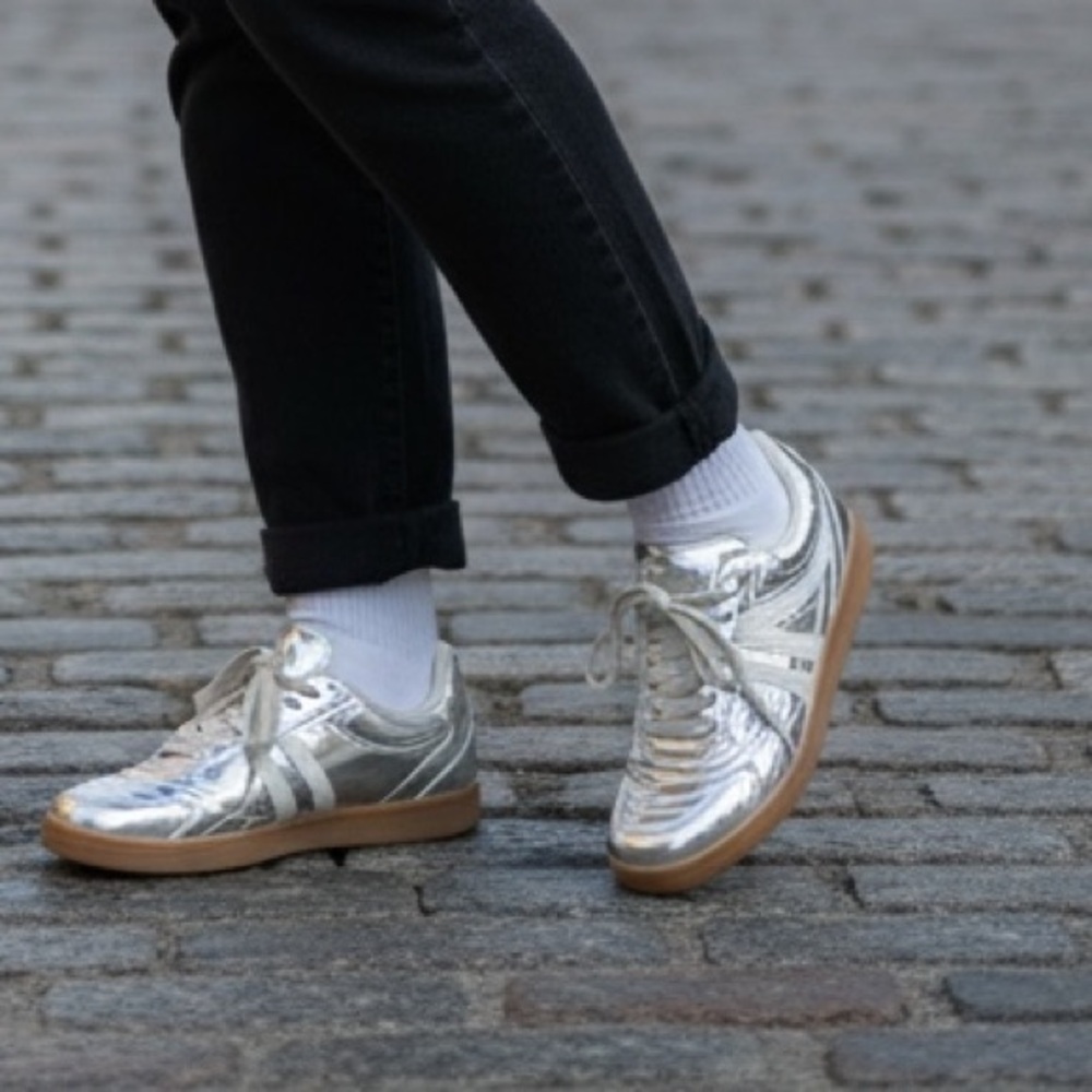 Steve Madden Silver Metallic Sneakers Cream Gum Sole Casual Low Top